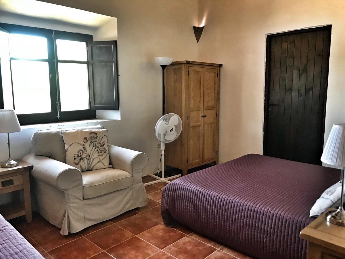 Hotel Mas Pelegri Serinya Luaran gambar